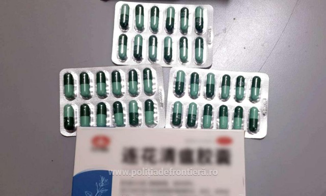 Mii de pastile contrafăcute, susceptibile a fi folosite în tratamentul anti Covid-19, descoperite la frontieră