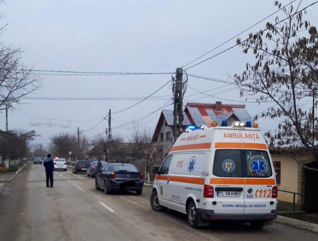 ACCIDENT într-o localitate din TULCEA. Pieton LOVIT de mașină