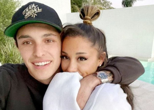 Ariana Grande s-a logodit. Ce inel a primit de la Dalton Gomez