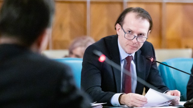 Cîţu: Domeniul HoReCa va fi scutit de impozitul specific până la finalul anului