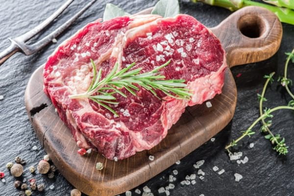 Masa de Sărbători: cu ce condimentam carnea pentru a fi gustoasă, dar sănătoasă?