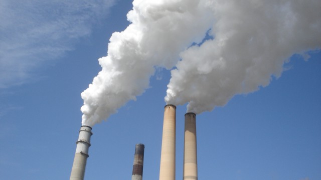  IEA: Emisiile globale de CO2 vor creşte cu mai puţin de 1% în acest an graţie regenerabilelor