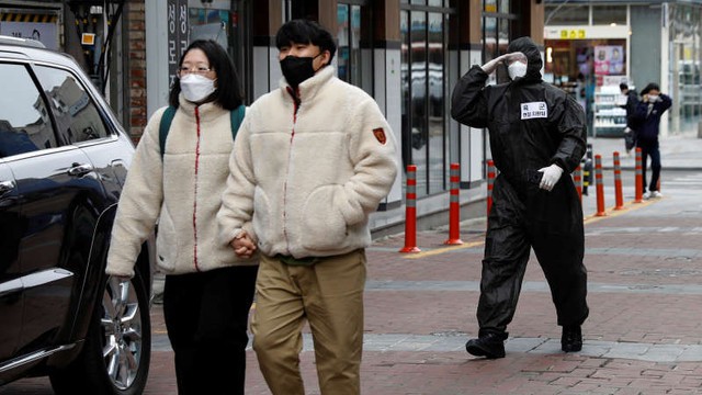 Coreea de Sud interzice adunările de peste patru persoane pentru a limita răspândirea COVID-19