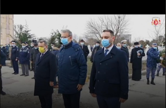 Vergil Chițac și cei doi viceprimari au depus coroane de flori la Cimitirul Eroilor