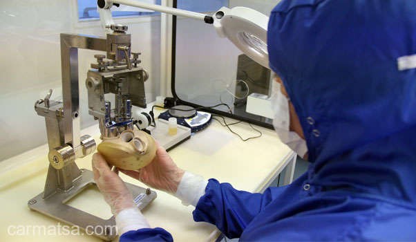 Organismele europene de reglementare au aprobat vânzarea primei inimi complet artificiale