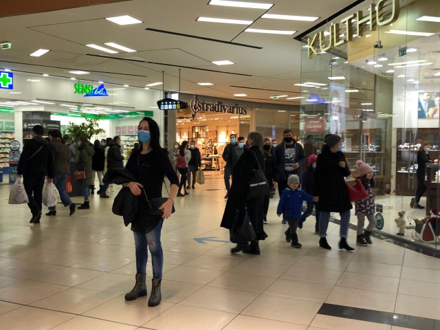 Magazinele Noriel și Cărturești din City Park Mall, AMENDATE pentru că FUNCȚIONAU în weekend