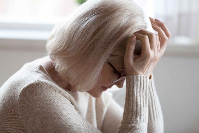 Femeile care se confruntă cu simptome severe la menopauză prezintă un risc mai mare de AVC