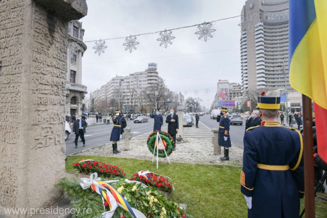 Preşedintele Iohannis a depus o coroană de flori în memoria victimelor Revoluţiei