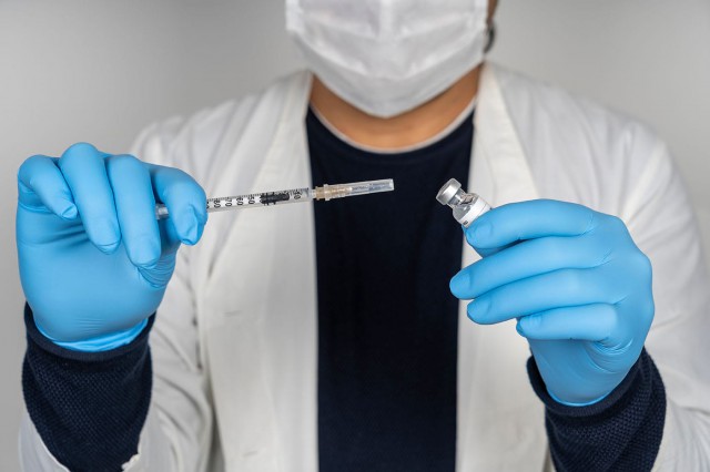 A fost deschis site-ul unde românii se pot programa pentru vaccinarea împotriva COVID-19