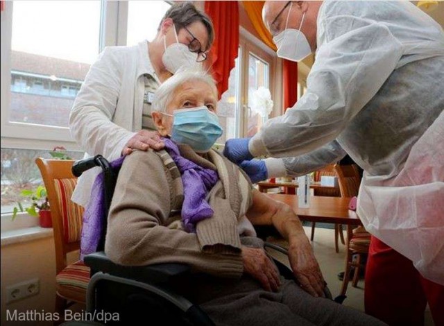 Coronavirus: O femeie de 101 ani care locuieşte într-un azil, prima persoană vaccinată în Germania