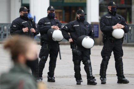 Poliţia greacă a dezmembrat o reţea infracţională specializată în contrabanda de ţigări