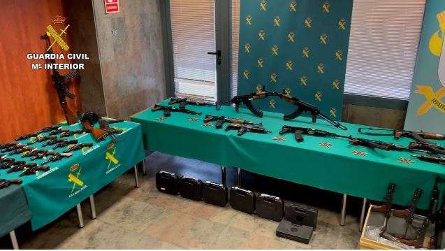 Spania: Poliţia a descoperit un depozit plin cu obiecte naziste şi a arestat trei presupuşi traficanţi de arme