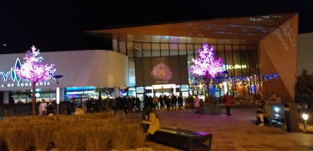CARANTINĂ la MIŞTO. PARCURILE, MALL-URILE şi MAGAZINELE, ARHIPLINE