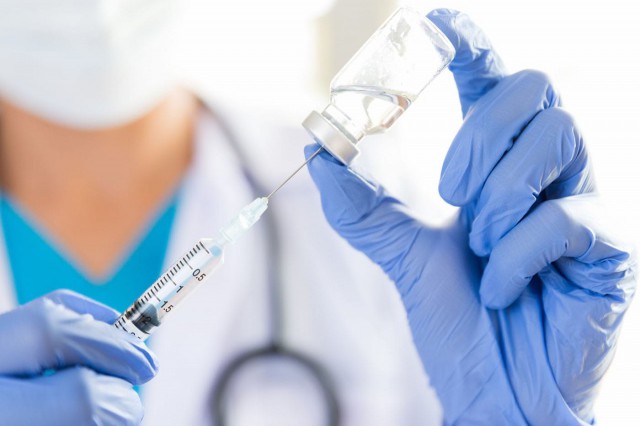 Coronavirus: Marea Britanie intensifică vaccinarea, cu spitalele aproape copleşite de creşterea internărilor