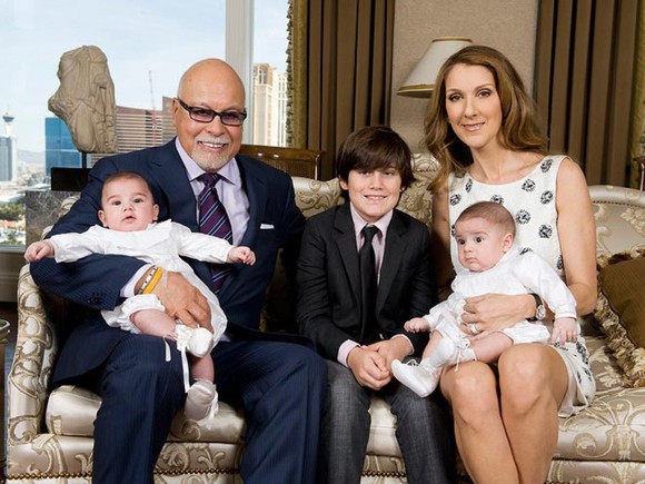Fotografie rară cu toţi cei trei fii ai lui Celine Dion, în timpul Crăciunului