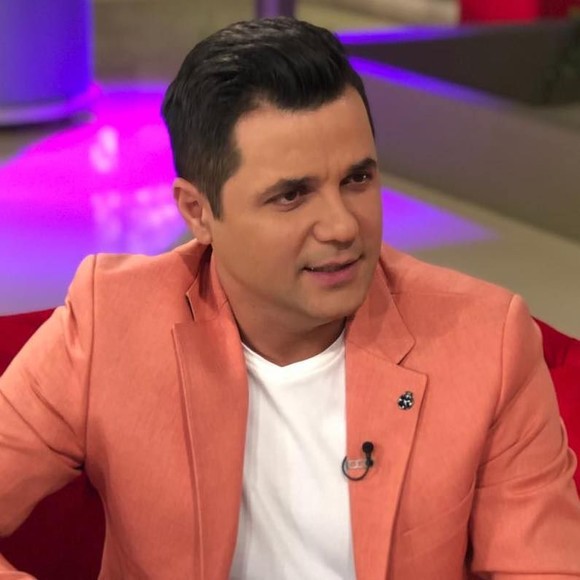 Cove, confirmat pozitiv cu COVID-19. Cum se simte prezentatorul