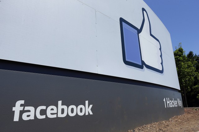 Facebook renunţă la butonul „Like“ pe paginile publice