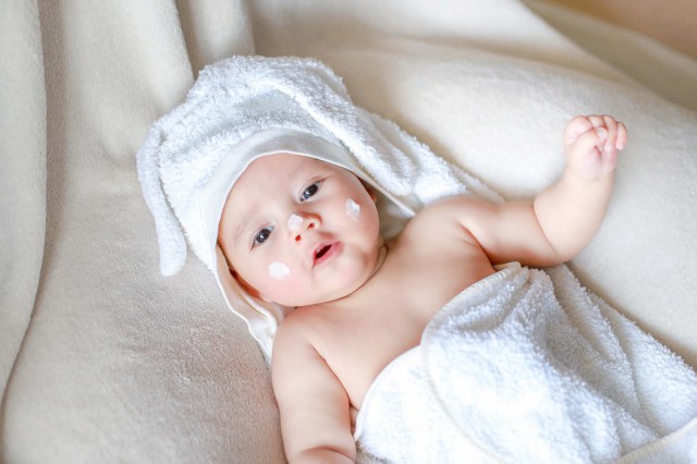 De ce este indicat să folosești produse specifice pentru îngrijirea pielii bebelușilor?