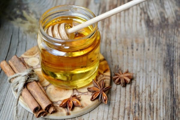 Mierea cu scorțișoară fac minuni împreună: 5 probleme de care te scapă