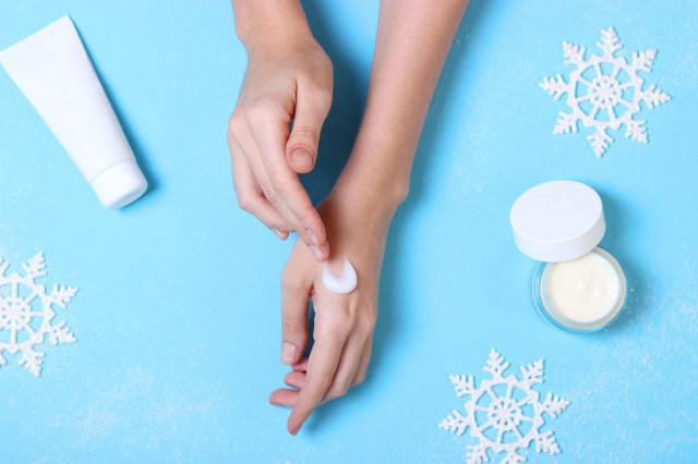 Cum ai grijă de pielea sensibilă a mâinilor în sezonul rece?