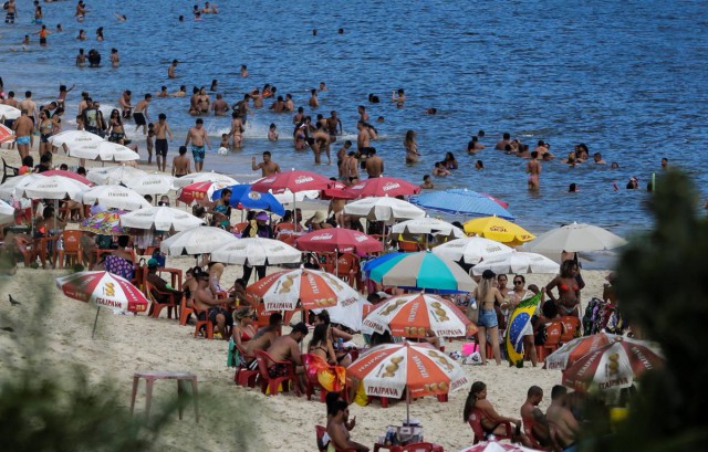 Brazilia: Accesul la plajele din Rio de Janeiro blocat pentru Anul Nou