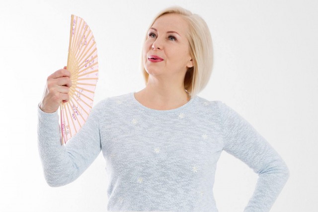 Simptome ale menopauzei pe care nu trebuie să le accepți ca fiind normale
