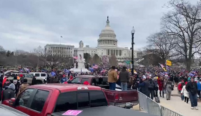 SUA: FBI cere populaţiei imagini cu autorii violenţelor de la Washington şi informaţii despre aceştia