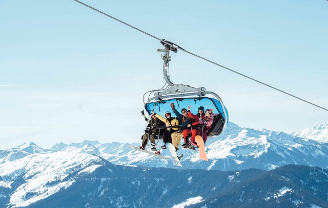 Austria: Mai puţine locuri de parcare şi mai mult loc de stat la coadă la schi, după aglomeraţia din weekend