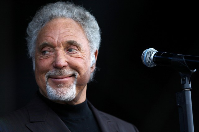 Cântăreţul Tom Jones a fost vaccinat împotriva COVID-19