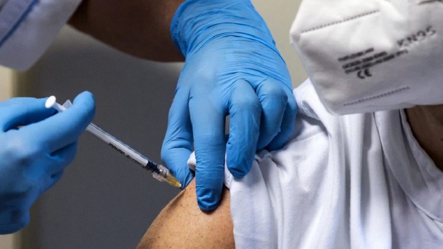Polonia: A fost lansată o anchetă după ce mai multe vedete au fost vaccinate anti-COVID-19