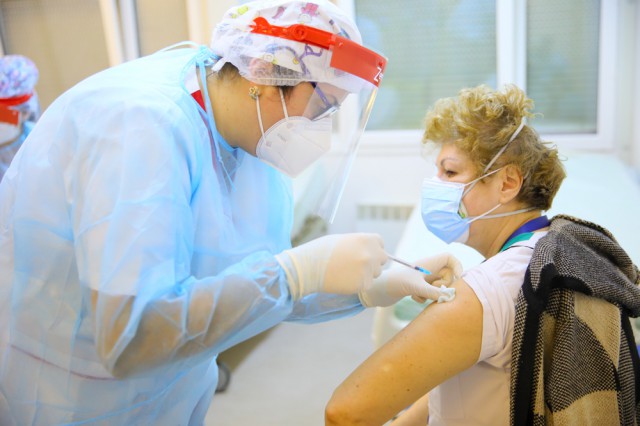 Campanie de vaccinare anti-COVID-19: 57.615 persoane, imunizate în ultimele 24 de ore