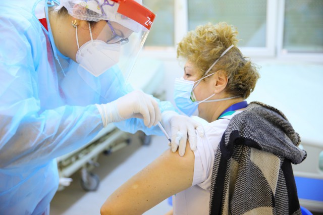 CNCAV a emis o instrucţiune referitoare la prioritizarea vaccinării pacienţilor cu transplant sau aflaţi pe lista de aşteptare