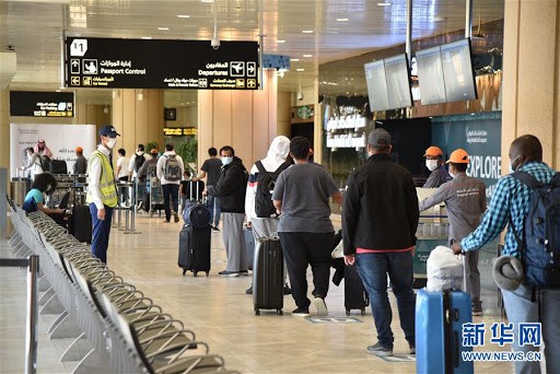 Noua tulpină a SARS-CoV-2: Arabia Saudită îşi redeschide frontierele