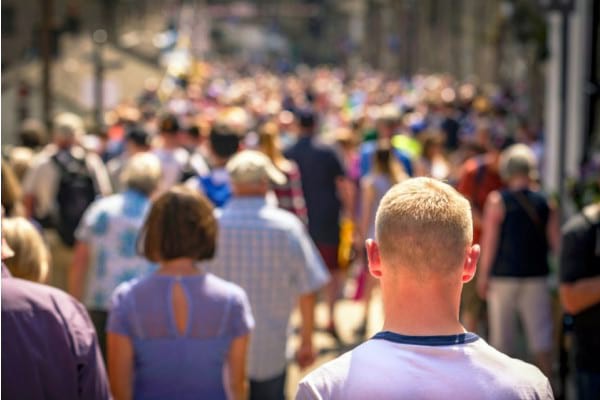Agorafobia sau teama de spațiile largi și aglomerate