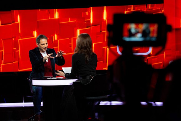 Dan Negru a ținut-o în focuri pe Denise Rifai. Cum a răspuns la cele mai incomode întrebări