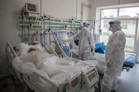 Norvegia: Trei lucrători din domeniul sănătăţii vaccinaţi cu AstraZeneca, trataţi în spital pentru cheaguri de sânge