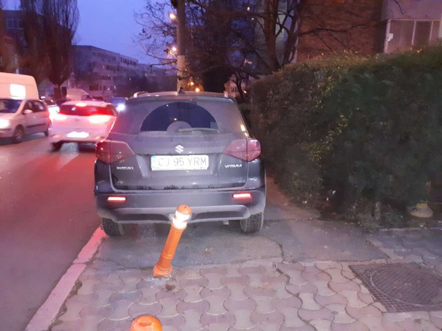 ȘOFERII se RĂZBUNĂ din ce în ce mai DES pe stâlpișorii lui BABU