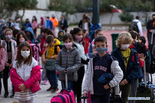 Coronavirus: Şcolile primare şi grădiniţele s-au redeschis după două luni în Grecia