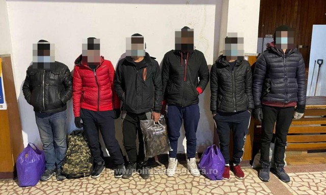 Mai mulți cetăţeni străini, ascunși în automarfare, depistați de poliţiştii de frontieră