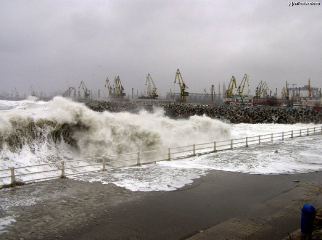 Început de DECEMBRIE rece și VÂNT PUTERNIC, la mare!