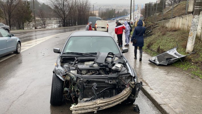 Accident rutier: Un BMW a intrat pe CONTRASENS