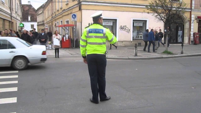 Doi bărbați, AMENDAȚI pentru NERESPECTAREA CARANTINEI