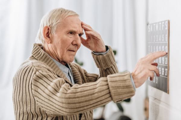 Studiu: Un atac cerebral (AVC) crește semnificativ riscul de demență