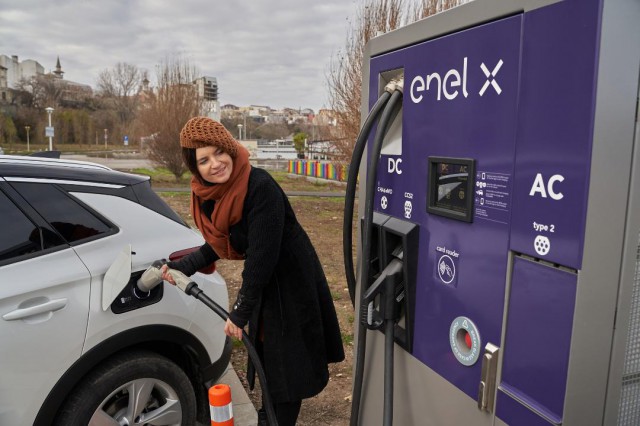 Enel X a pus în FUNCȚIUNE șase STAȚII de ÎNCĂRCARE a VEHICULELOR ELECTRICE în CONSTANȚA