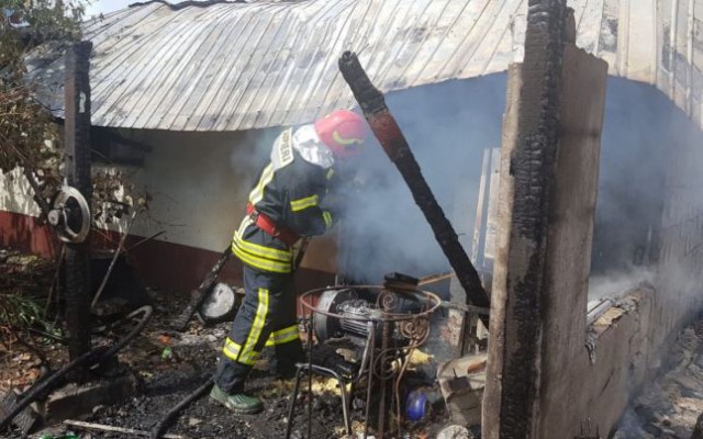 Incendiu în Lumina la o anexă gospodărească