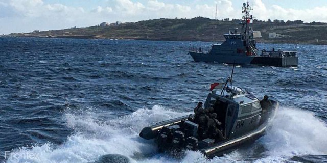 Frontex spune că nu a găsit dovezi în dosarul respingerii unor migranţi în Marea Egee
