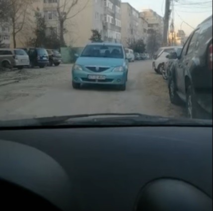 VIDEO! SCANDAL în trafic, între doi șoferi, un EL și o EA