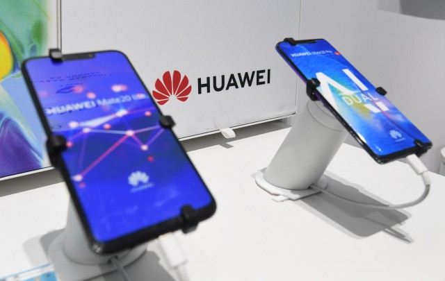 Huawei negociază vânzarea principalelor sale mărci de smartphone P şi Mate