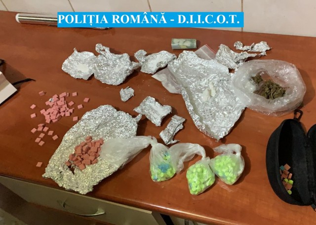 ARESTAȚI preventiv pentru TRAFIC de DROGURI