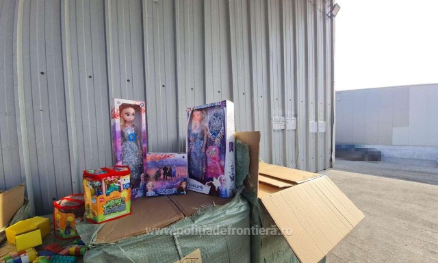Jucării şi bunuri în valoare de 171.500 lei, confiscate în Portul Constanţa Sud Agigea
